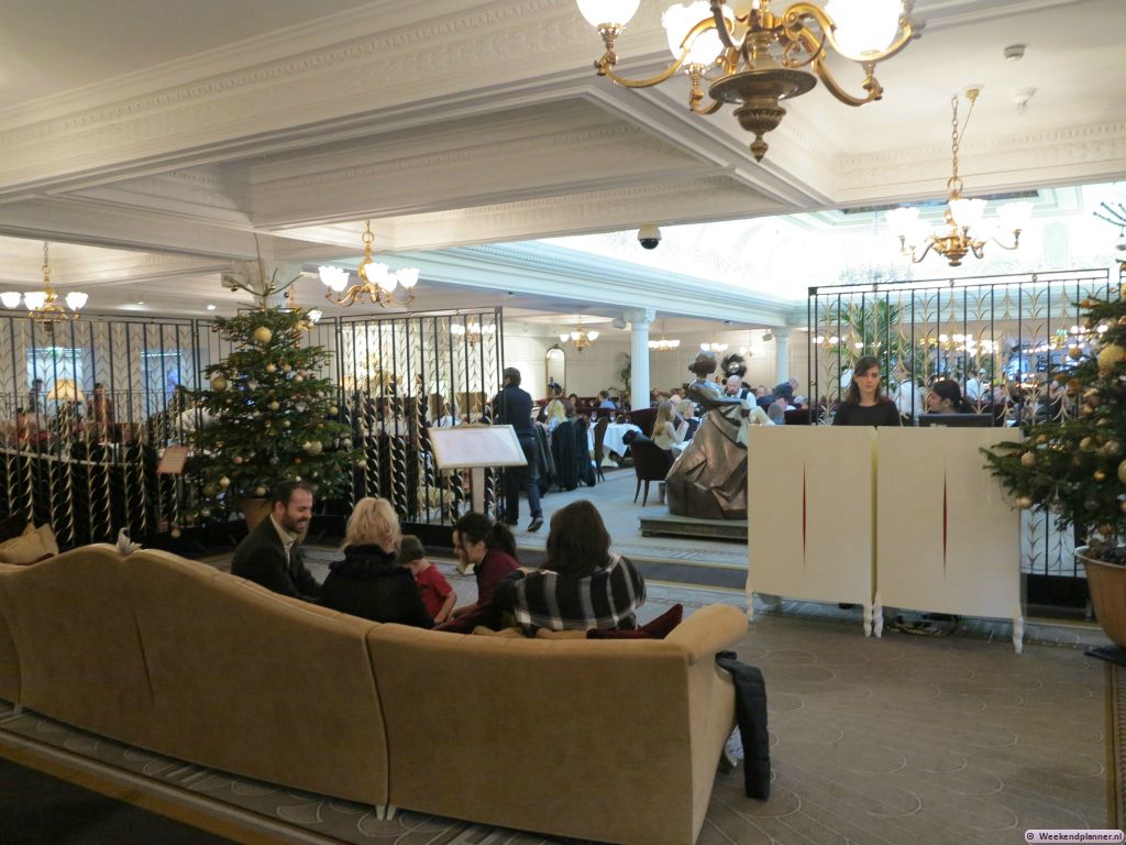 Het Harrods' Georgian Restaurant is al sinds 1913 geopend en heeft nog steeds de stijl van de twintiger jaren. Het is één van de stijlvolste plaatsen  voor een Breakfast Tea.  Tussen 11.30 uur en 16:00 uur kun je er terecht voor het Georgian’s Lunch Menu.